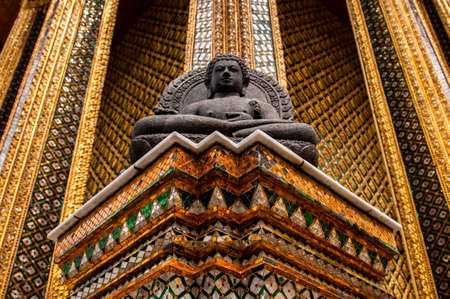 Beautiful statue, Grand Palace - Bangkokのeditorial素材