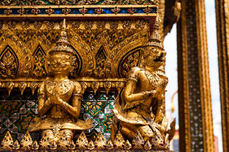 Close up wall- Emerald Buddhe Temple, Grand Palaceのeditorial素材