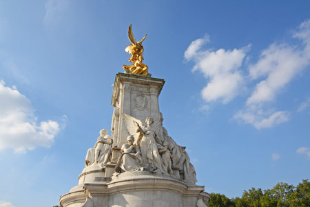 Monument in front of Buckingham Palace, Londonの写真素材