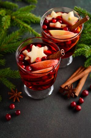 Christmas Mulled Wine with Apple, Orange and Cranberriesの写真素材