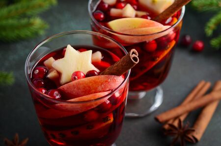 Christmas Mulled Wine with Apple, Orange and Cranberriesの写真素材