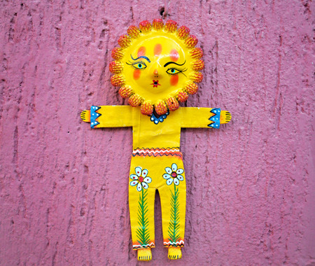 Sunflower figurine on a pink wall in San Miguel de Allende Mexico の写真素材