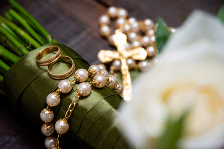 Wedding ring on cable of bouquet of flowers.の写真素材