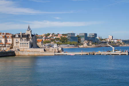 CASCAIS, PORTUGAL - APRIL 14, 2017: People swimming on Cascais main beach on Holy Week breakのeditorial素材
