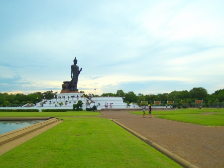 Bhudda and blue sky in the garden at Nakhonprathom Province, Thailand のeditorial素材