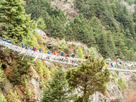 Thukla, Nepal 04/13/2018 : Trekkers crossing the bridge on route to Everest Base Campのeditorial素材