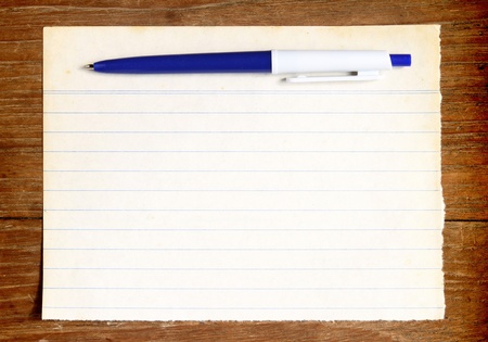 Note paper on wooden backgroundの写真素材