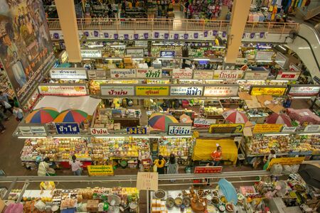 CHIANGMAI,THAILAND-SEPTEMBER 17,2018 : Warorot market (kad luang) famous for tourists for local market buy souvenirsのeditorial素材