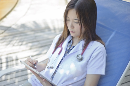 Doctor working with tabletの写真素材