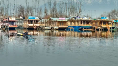 the famous dal lake renowned for its beautiful scenery all around the world.のeditorial素材