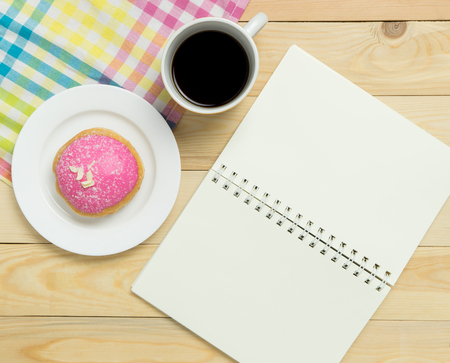 Blank notebook page for recipe on cafe table pastel tone.の写真素材