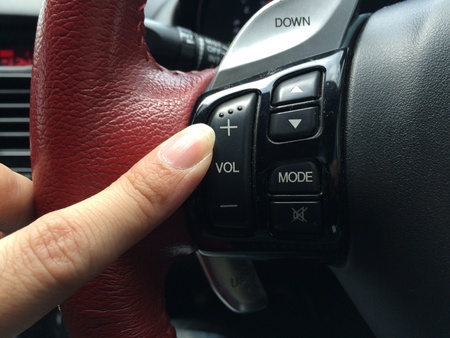 Pushing volume up in driving carの素材