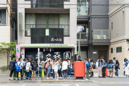 Tokyo, Japan - May 1, 2017: People are Queue up at Suzukien restaurant in Asakusa Tokyo.のeditorial素材