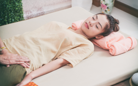 Beautiful women is getting Thai massage in Spaの写真素材