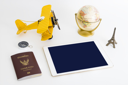 Blank tablet screen with world travel objects on white backgroundの写真素材