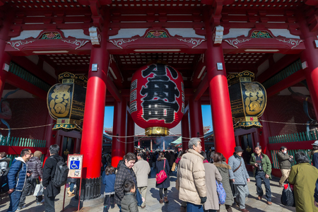 Tokyo, Japan -January 25, 2015:A crowd people Asakusa temple , Asakusa, Tokyo, Japan on January 25, 2015.のeditorial素材