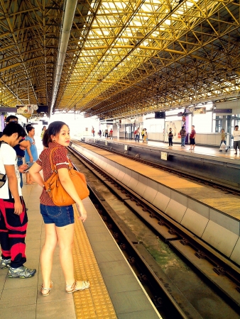commuters wait for a train in manila philippinesの素材