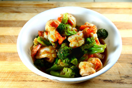 Bowl of cooked brocolli and shrimpの素材