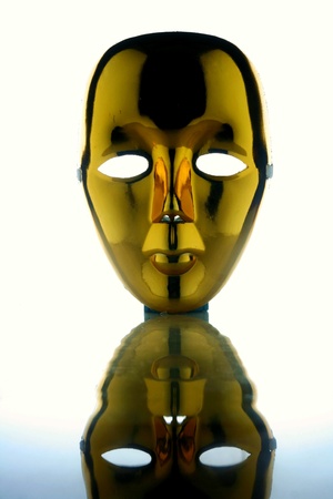 Gold colored face maskの素材