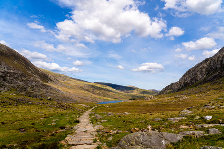 Cwm Idwalâs Majestic Valley: Immersive Mountain Views and Verdant Glacial Landscape in Snowdoniaâs Glyderau Rangeの写真素材