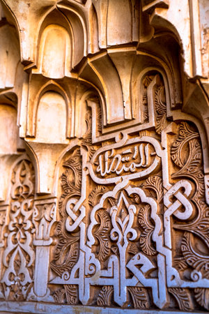 Intricate Islamic Calligraphy and Stucco Details in Alhambra, Granada â An Ode to Nasrid Artistic Masteryの写真素材