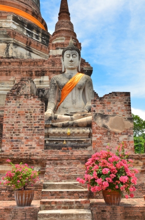 Ancient buddha statues with blue sky, Thailandの写真素材
