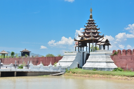 Bridge to ancient building at Surasri Camp, Kanchanaburi, Thailandの写真素材