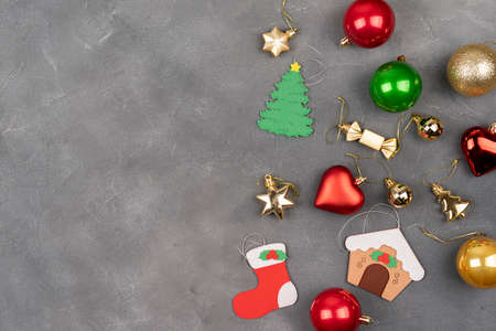 Christmas banner. Gray Xmas background with golden and red balls, garland. Christmas frame, greeting card template, Flat lay, top view, copy spaceの写真素材