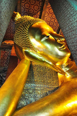the golden lying buddha in Wat Pho, bangkok thailandの写真素材