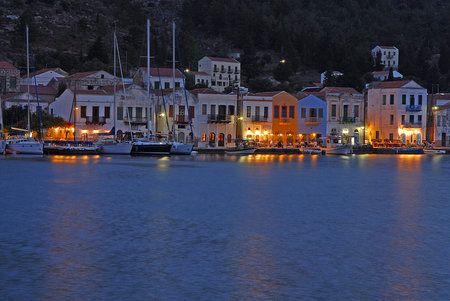 He only settlement on island, the homonym kastellorizo​​, is around the natural harbor -...