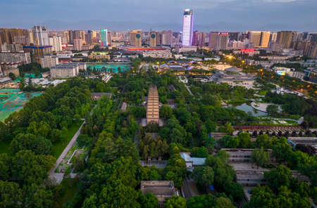 Aerial photography of Xi'an Small Wild Goose Pagoda at nightのeditorial素材