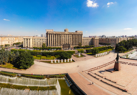 saint PETERSBURG, RUSSIA. Beautiful view from drone, to on the House of Soviets in summer sunny evening. Located on Moscow Square in St. Petersburg. The inscription of monument, Proletariat of all countries unite. in roof building emblem of the RSFSR on tのeditorial素材
