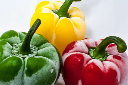 Close up bell pepper flake ice,red yellow green bell pepper have flakeice background whiteの写真素材