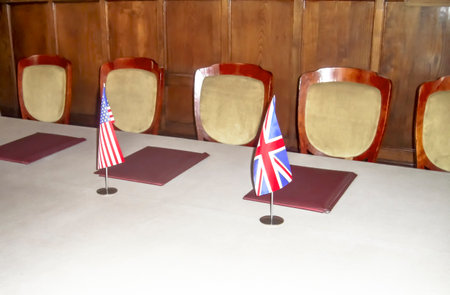 Moisture usa and England on the same table for negotiations next to folders. On the table is the flag of England and America.の写真素材