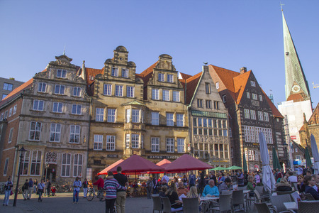 BREMEN, GERMANY - OCTOBER 4, 2014: Tourists at the market place of Bremen, Germany on October 4, 2014.のeditorial素材