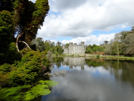 View of Johnstown Castle and lake Wexfordのeditorial素材
