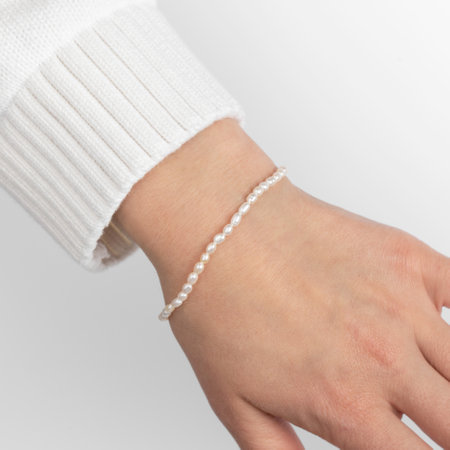 Elegant pearl bracelet on female caucasian wristの写真素材