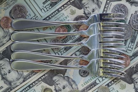 growing costs of eating outの写真素材