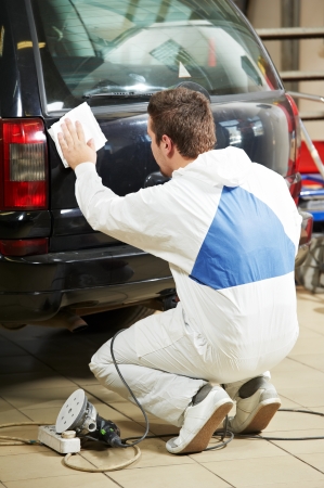 auto mechanic polishing carの写真素材