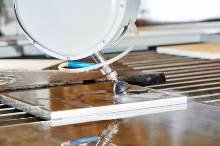 Hydroabrasive treatment. Metalworking cutting with water jet