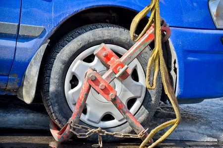 MINSK. BELARUS - 04 09 2013: Wheel lock. Auto. Evacuation. Excellent. Transport. Blue car.のeditorial素材