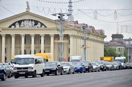MINSK. BALARUS: 15.05.2013 - Traffic jam in the city due to road repairs. Repair of the roadbed in the city.のeditorial素材