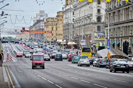 MINSK. BALARUS: 15.05.2013 - Traffic jam in the city due to road repairs. Repair of the roadbed in the city.のeditorial素材