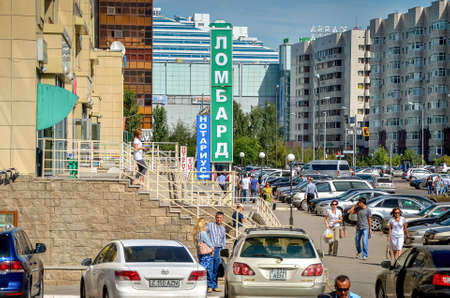 Nur-Sultan. Kazakhstan: 04.09.2013 - Parking in the residential center. Residential buildings are yellow, a residential complex against a blue sky. Nur-Sultan.のeditorial素材