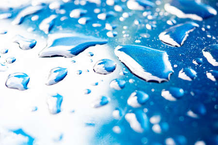 Water droplets on the mirror surface naturally clean water.