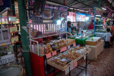 Sai Noi Floating Market, tourists visiting by boat, located in Bangkok, Thailand.のeditorial素材