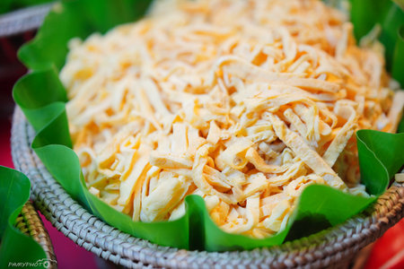 Street food is delicious Asian food in Thailand, and it's healthy. Street food is available 24 hours a day. The Asian Food Festival in Thailand, Bangkok, Khao San Road, January 14, 2026.のeditorial素材