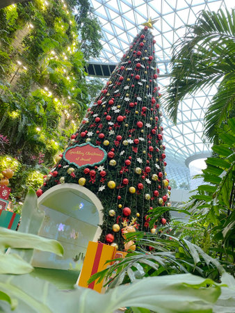 Singapore: 4 December 2020 - 16-metre Christmas Tree at Sparkling Christmas at Jewel, Singapore.のeditorial素材