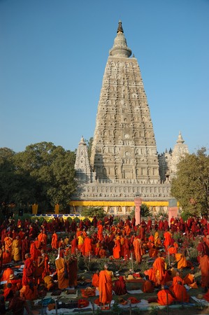 Bodgaya,India,December 21,2007- Buddhistic monks are praying at 25th International Kagyu Monlam with chinese Karmapa Ogyen Trinley Dorje のeditorial素材