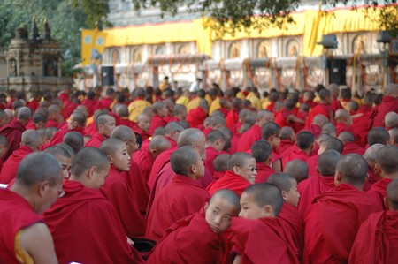 Bodgaya,India,December 21,2007- Young buddhistic monks are praying at 25th International Kagyu Monlam with chinese Karmapa Ogyen Trinley Dorje のeditorial素材